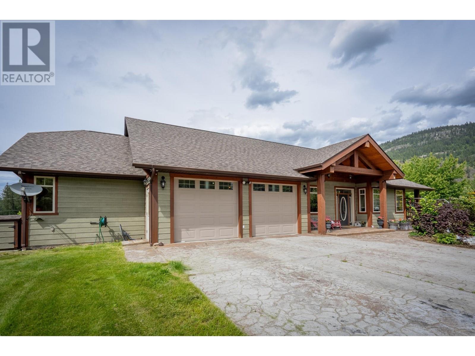 250 1ST AVENUE, Christina Lake, British Columbia V0H1E0 For Sale HouseSigma