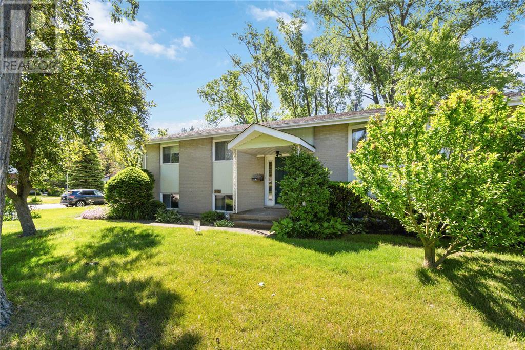 1267 CATHCART BOULEVARD, Sarnia, Ontario N7S2H7 For Sale HouseSigma