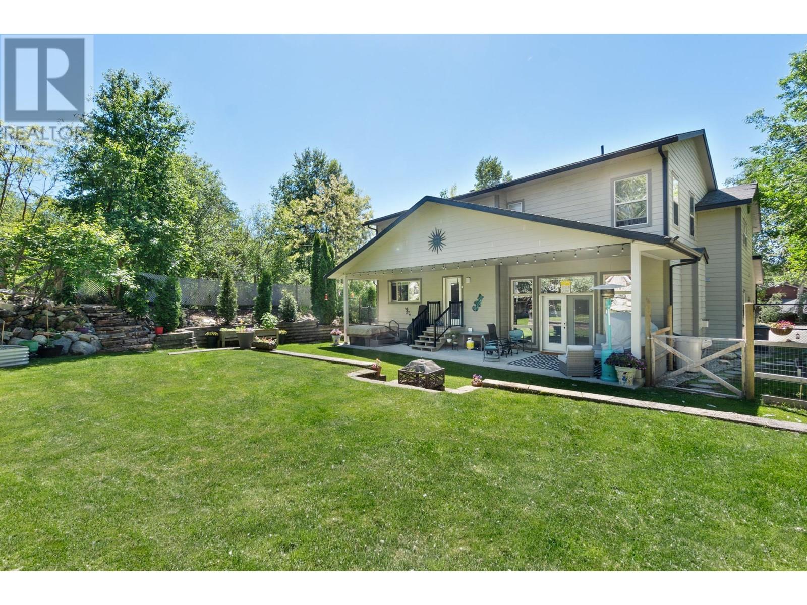 1371 37TH STREET, Castlegar, British Columbia V1N3N2 For Sale HouseSigma