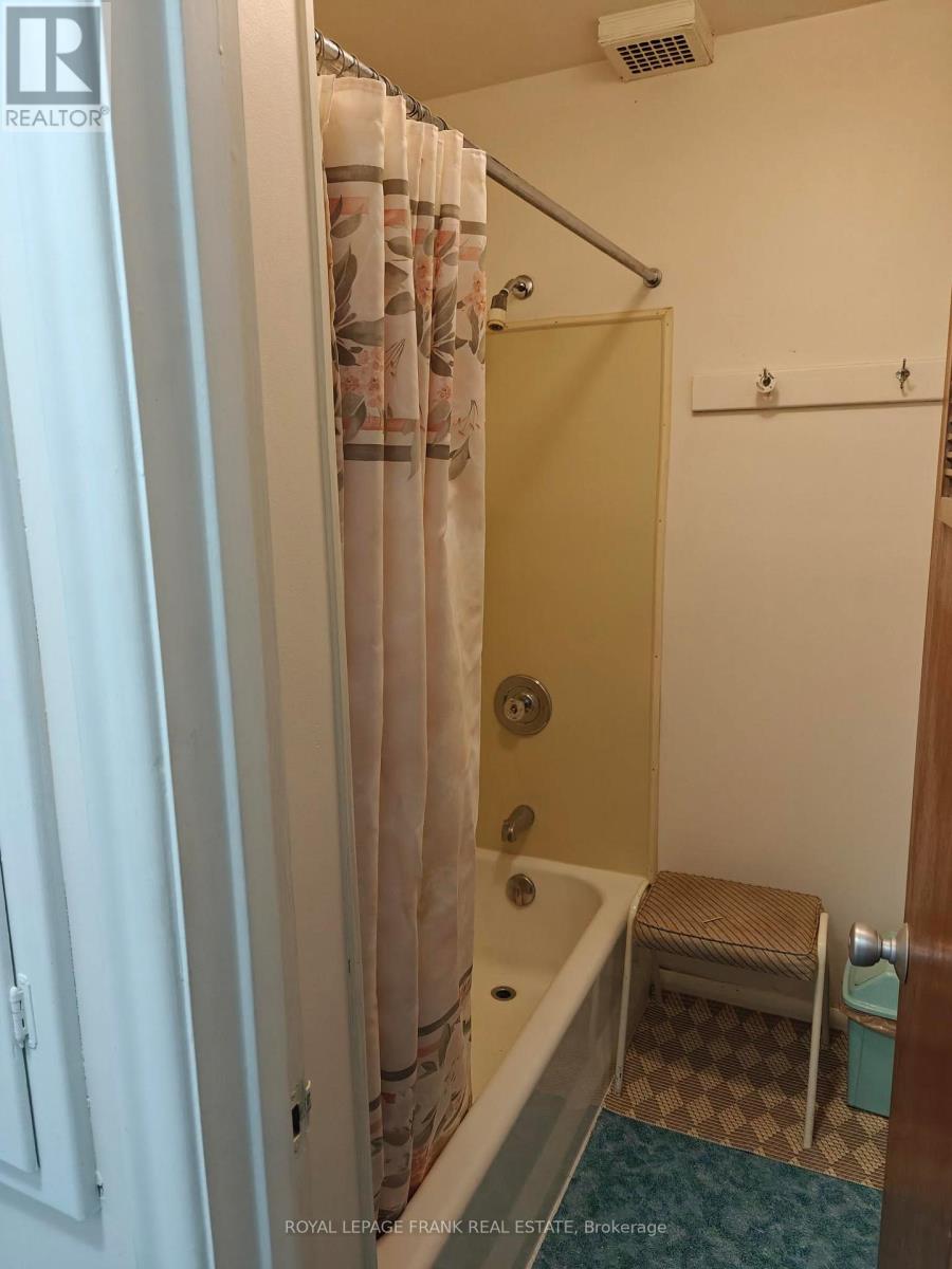 Unit Room 5 - ROOM #5 - 374 CENTRAL PARK BOULEVARD S, Oshawa 5