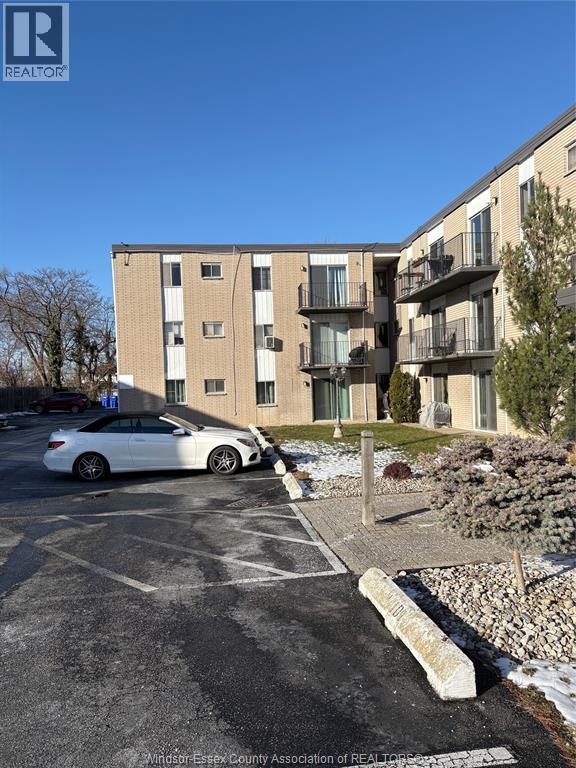 Unit 210 - 6490 WYANDOTTE East, Windsor 2