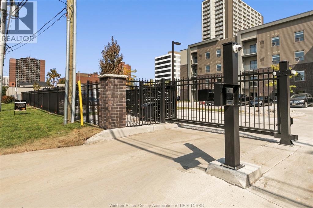 Unit 407 - 955 OUELLETTE AVENUE, Windsor 4
