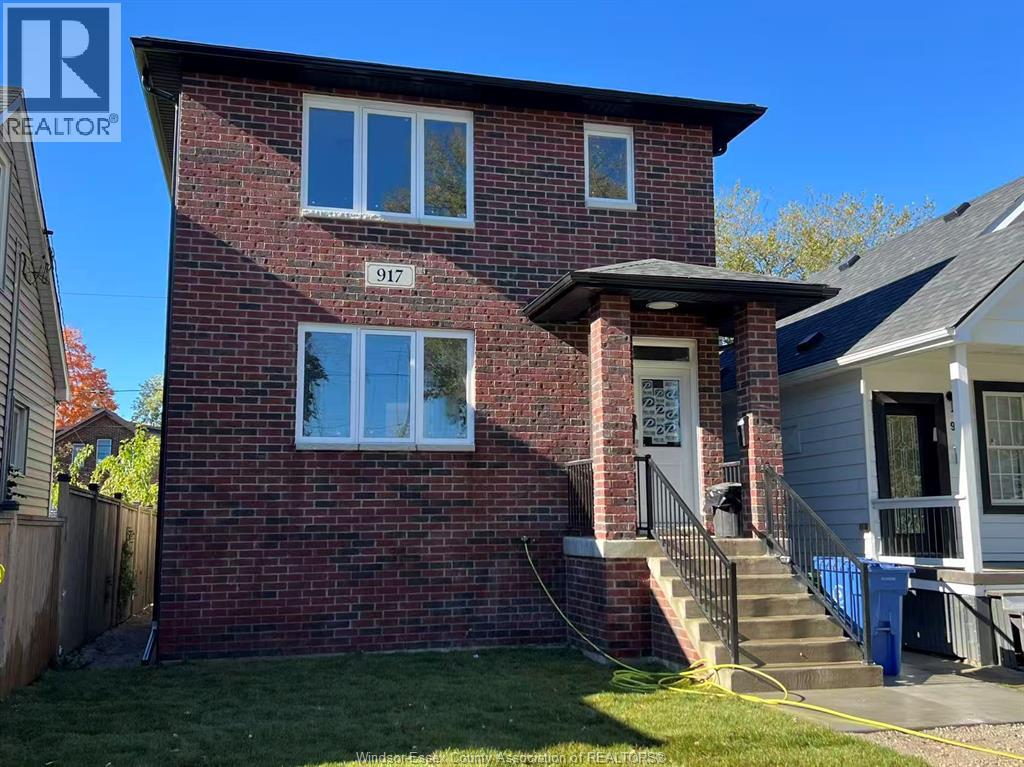 Unit Front - 917 Mckay AVENUE, Windsor 3