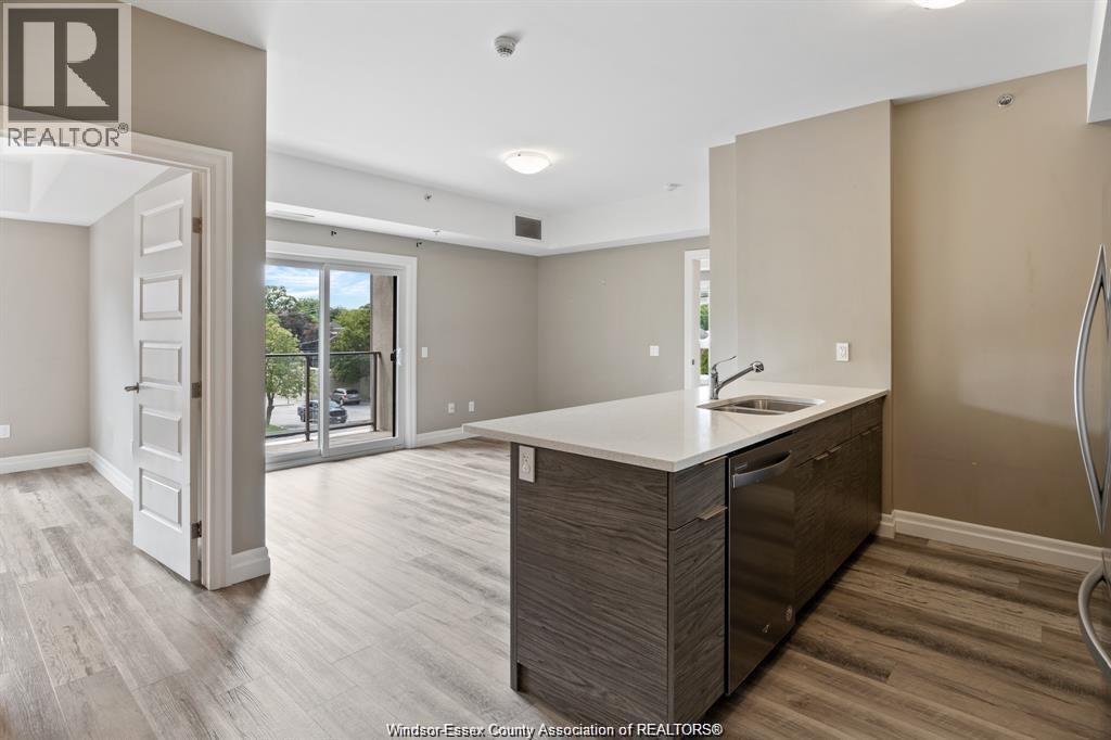Unit 305 - 955 OUELLETTE AVENUE, Windsor 3