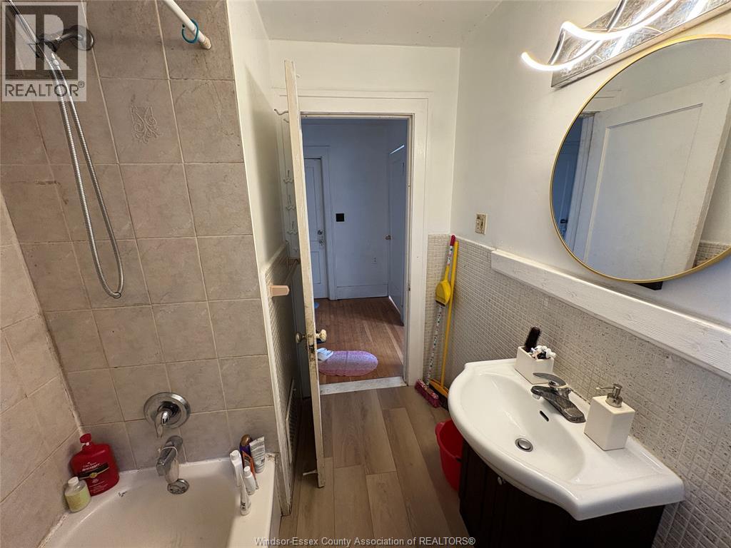 Unit UPPER - 3046 ALEXANDER, Windsor 4