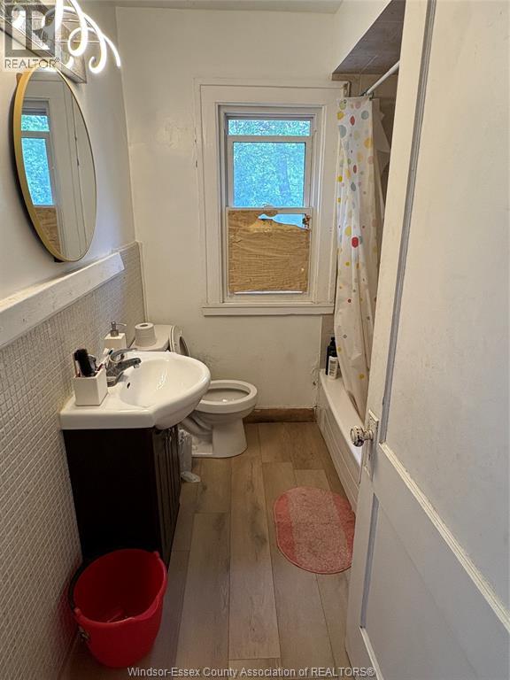 Unit UPPER - 3046 ALEXANDER, Windsor 5