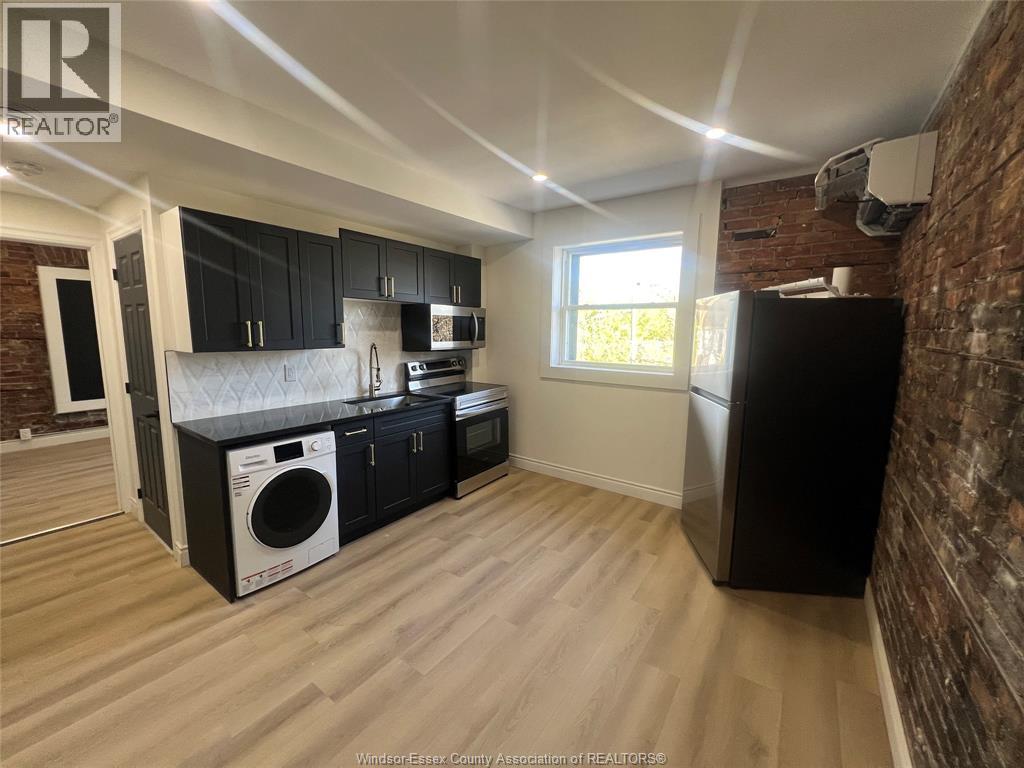 Unit LOWER - 429 WYANDOTTE, Windsor 3