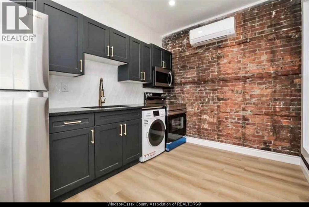 Unit MAIN - 429 WYANDOTTE, Windsor 2