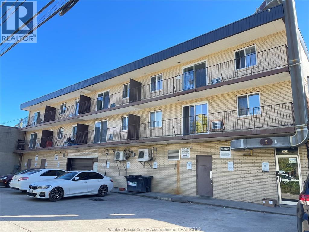 Unit 21 - 2136 WYANDOTTE STREET West, Windsor 2