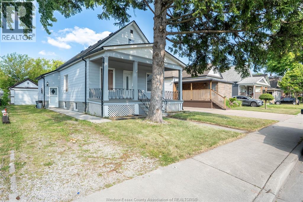 354 CURRY AVENUE, Windsor 2
