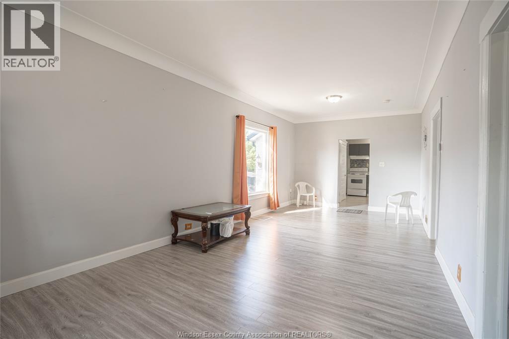 354 CURRY AVENUE, Windsor 3