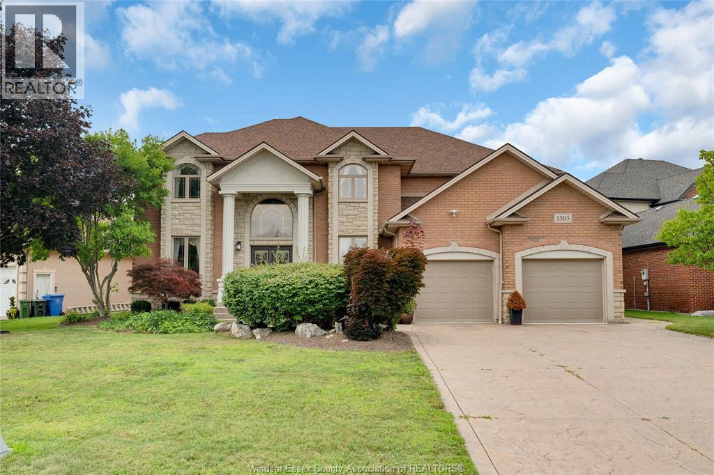 1585 STONEYBROOK CRESCENT, Windsor 1