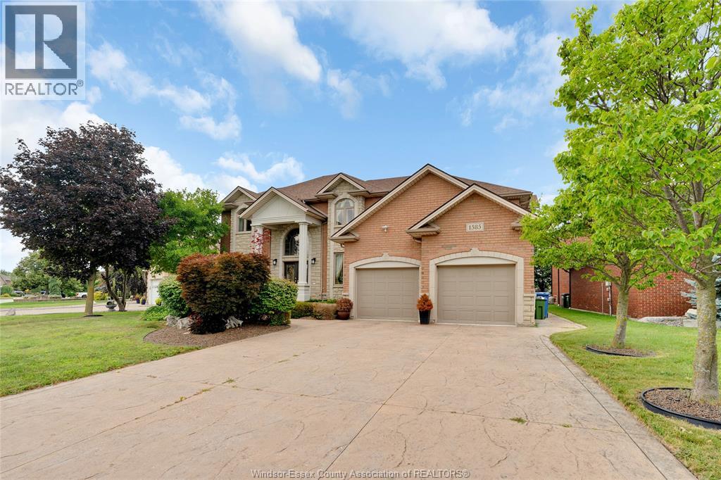1585 STONEYBROOK CRESCENT, Windsor 2