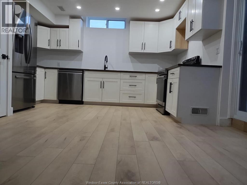 Unit LOWER - 631 HOLBURN STREET, Windsor 3
