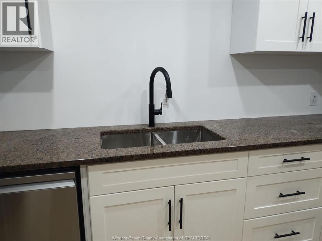 Unit LOWER - 631 HOLBURN STREET, Windsor 4