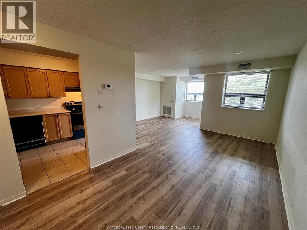 Unit 401 - 1160 LAUZON, Windsor 2