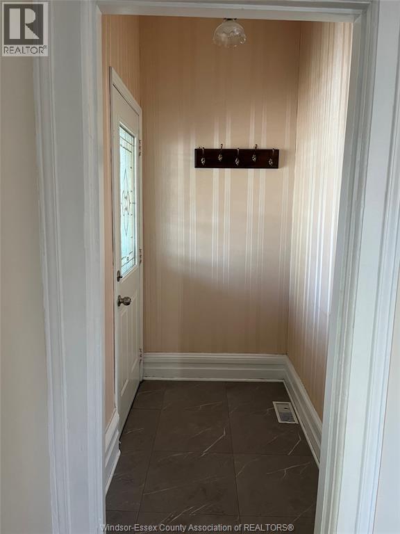 Unit FRONT UNIT - 183 ELM, Windsor 2