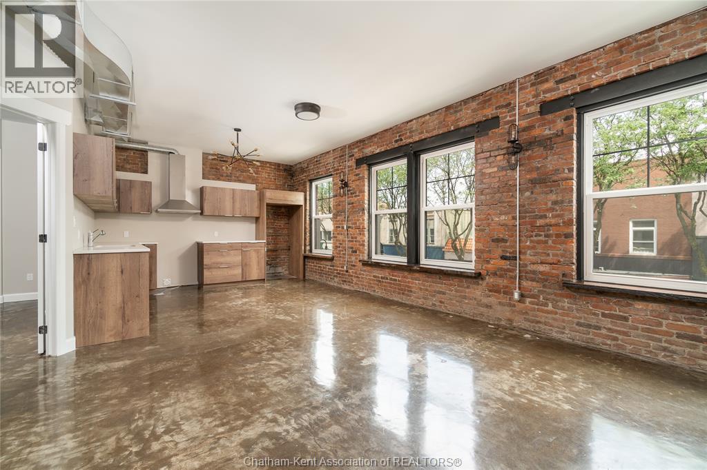 Unit 201 - 140 King STREET West, Chatham 1