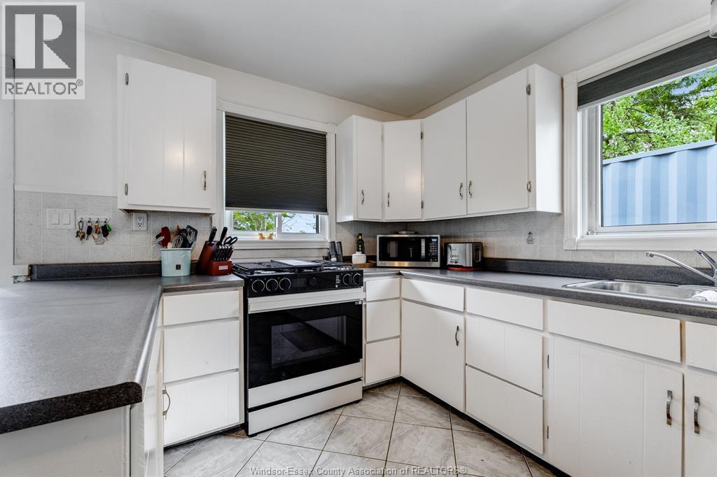 9290 DISPUTED ROAD, LaSalle 3