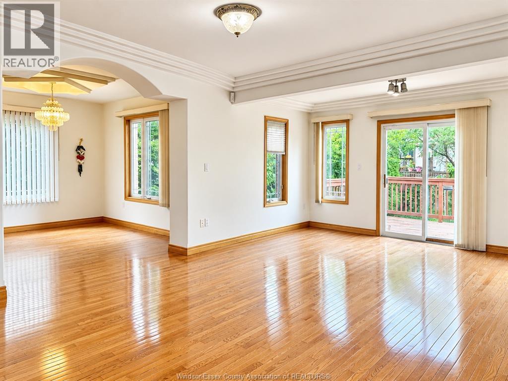 512 JOHN HARVEY, Windsor 3