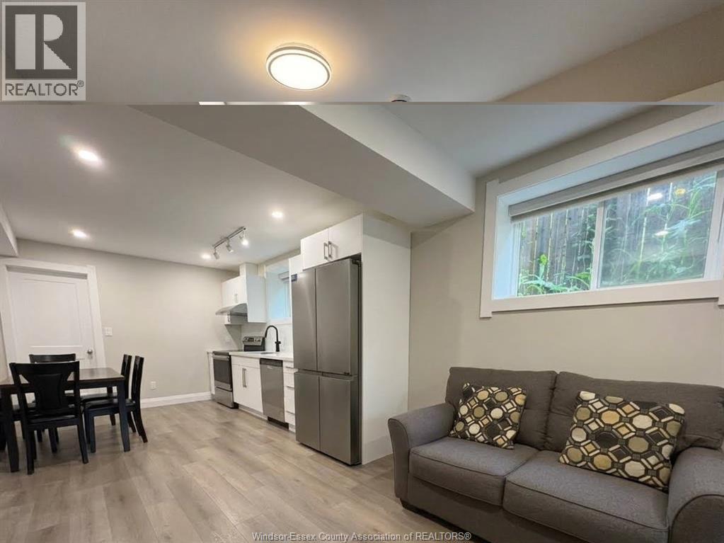 Unit Back Room 2 - 917 Mckay AVENUE, Windsor 4