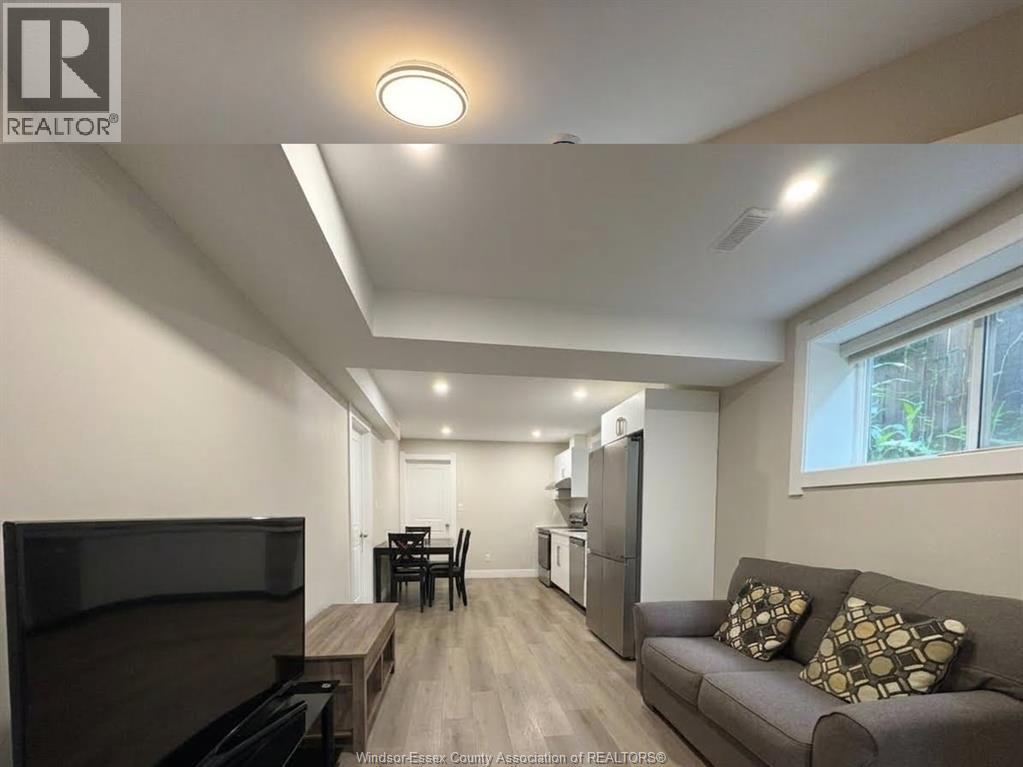 Unit Back Room 2 - 917 Mckay AVENUE, Windsor 5