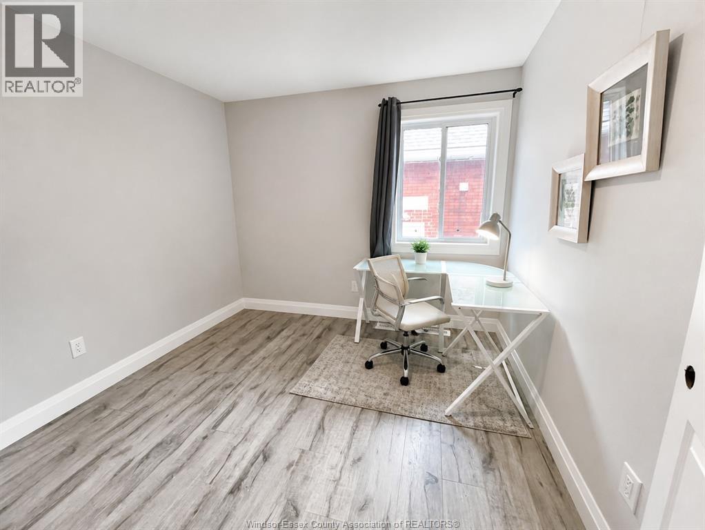 521 CAMPBELL AVENUE, Windsor 4