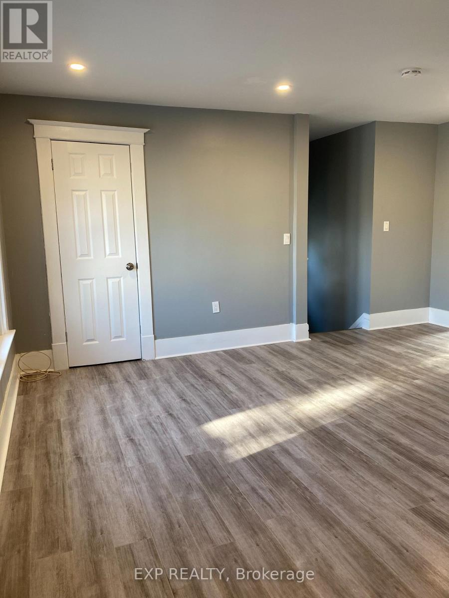 UPPER LEVEL - 104 LOWELL AVENUE, St. Catharines (Downtown) 3