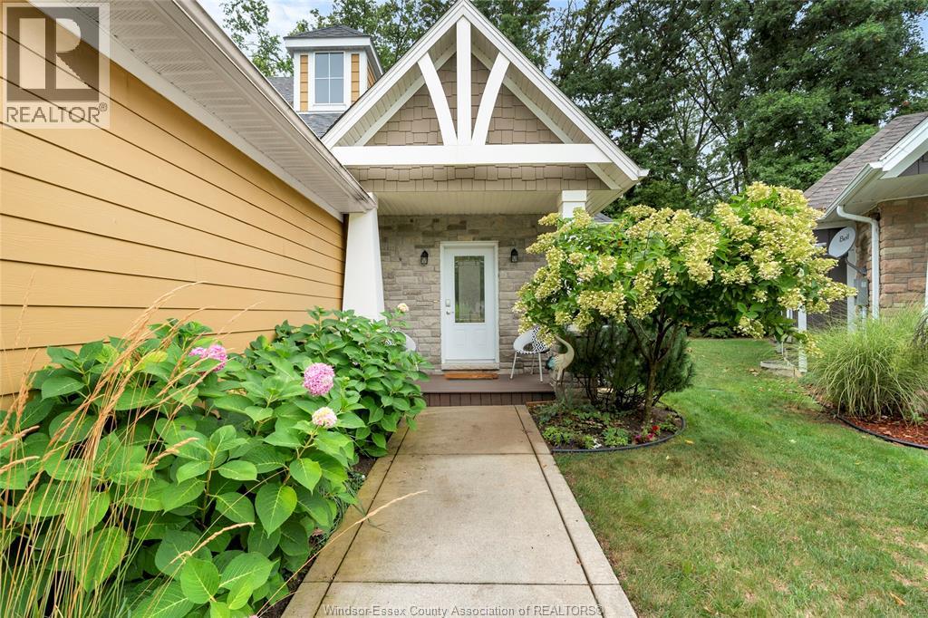 67 RED OAK, Amherstburg 3