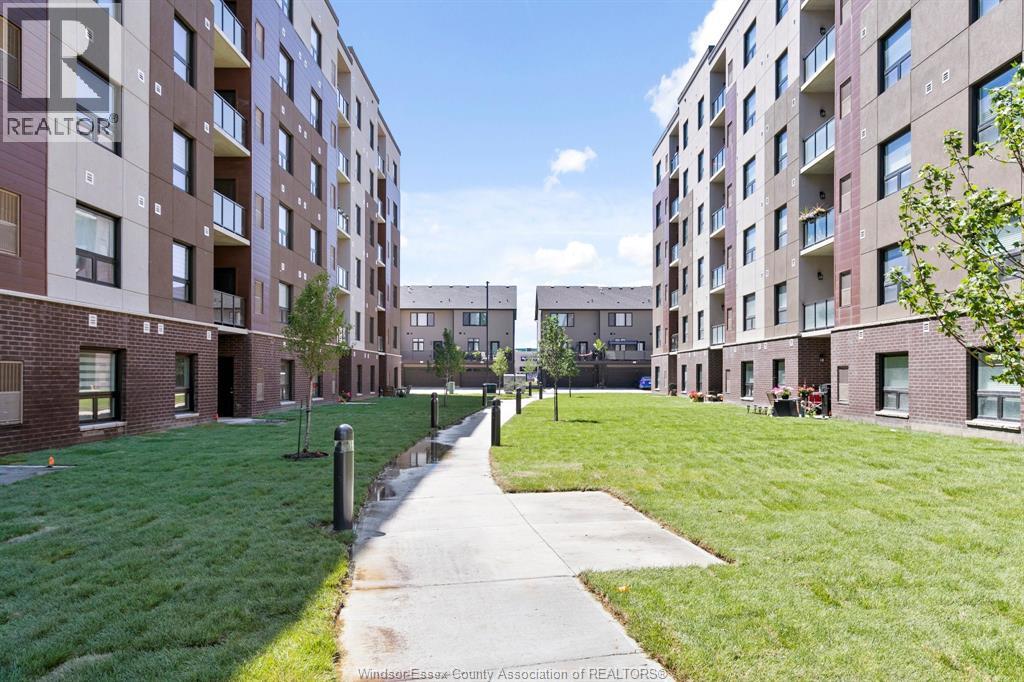Unit 306 - 728 BROWNSTONE, Lakeshore 5
