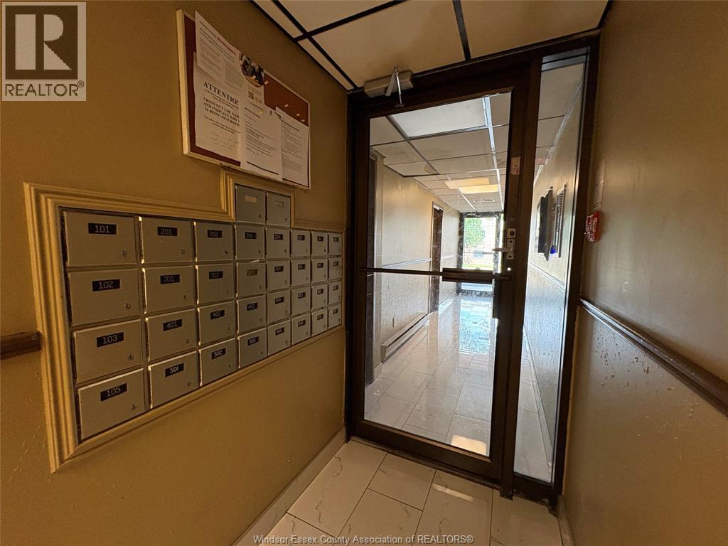 Unit 101 - 1700 UNIVERSITY, Windsor 3