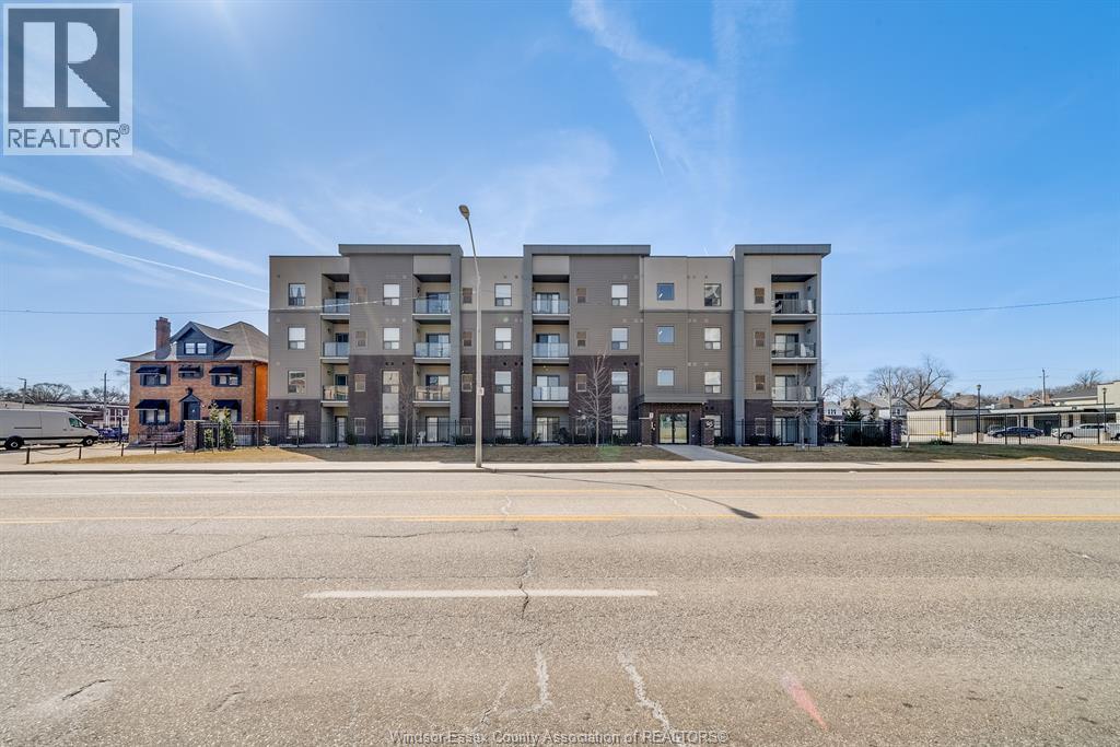 Unit 405 - 955 OUELLETTE AVENUE, Windsor 3