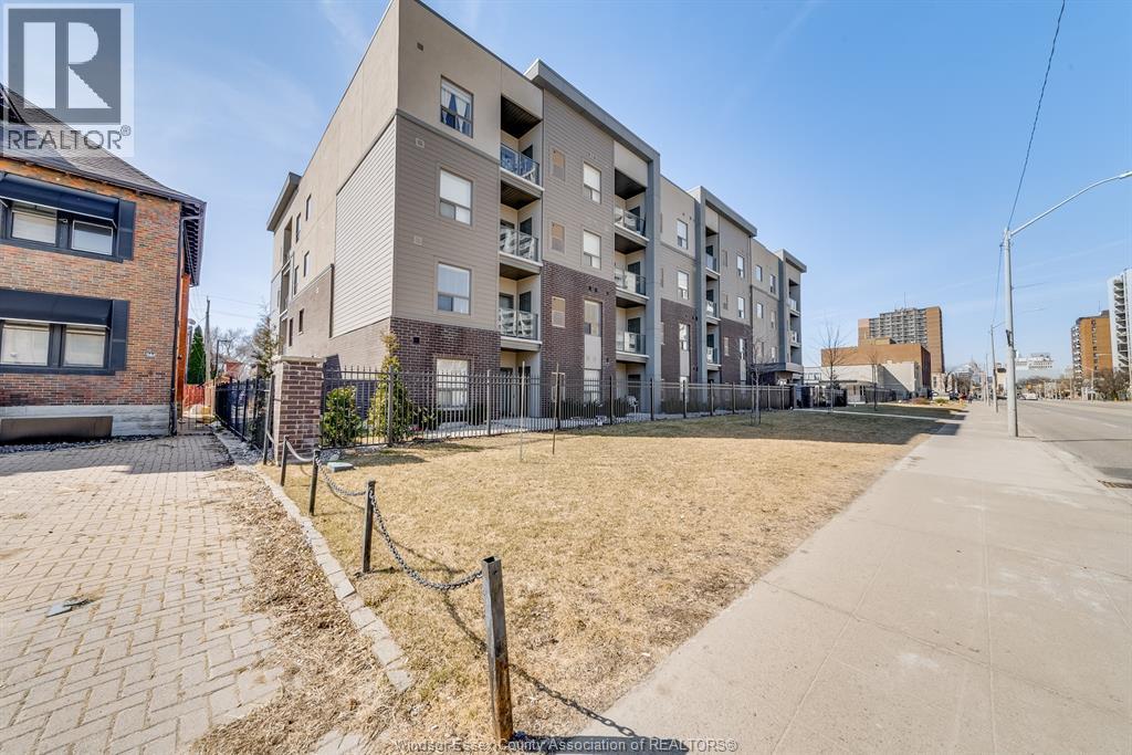 Unit 405 - 955 OUELLETTE AVENUE, Windsor 4