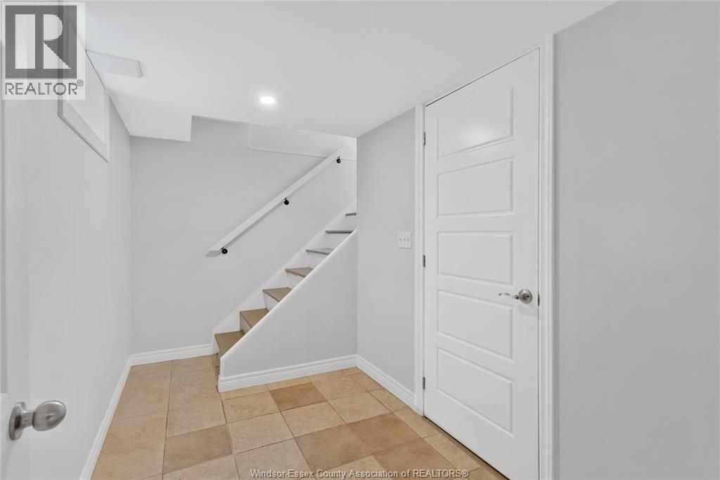 Unit LOWER - 3633 McKay, Windsor 4