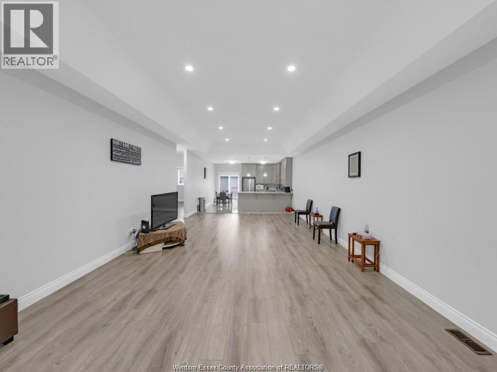 2277 NORTHWAY AVENUE, Windsor 5