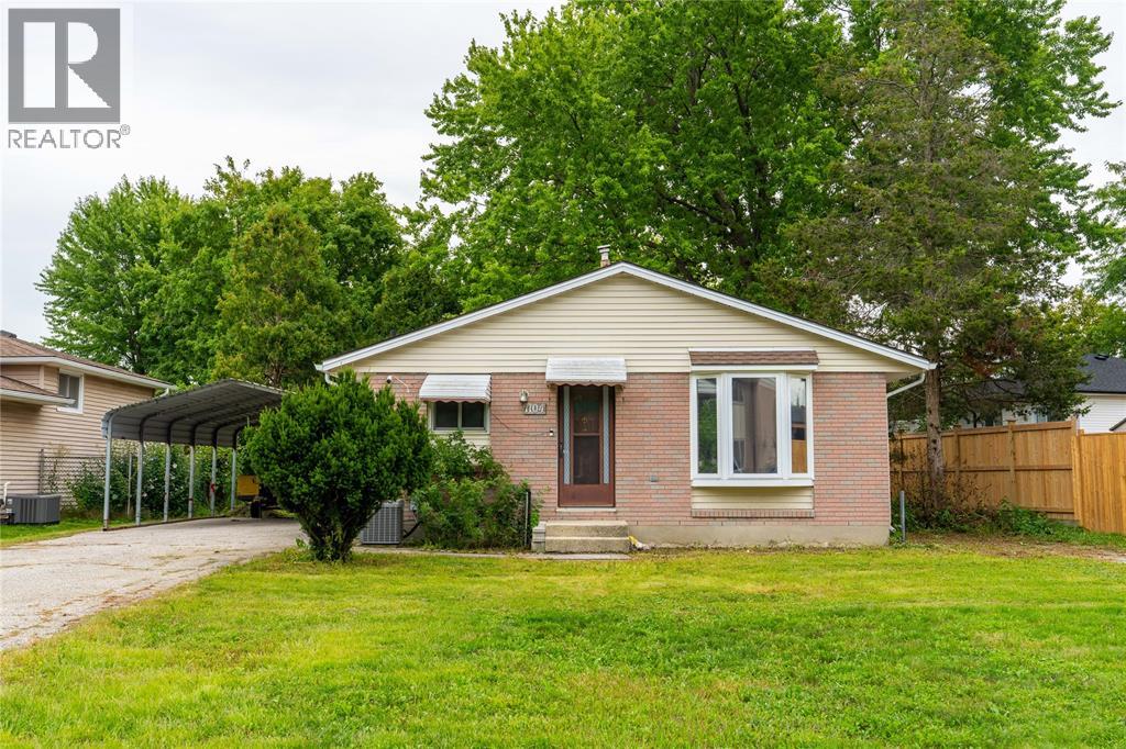 1104 OVERLEA CRESCENT, Sarnia 1