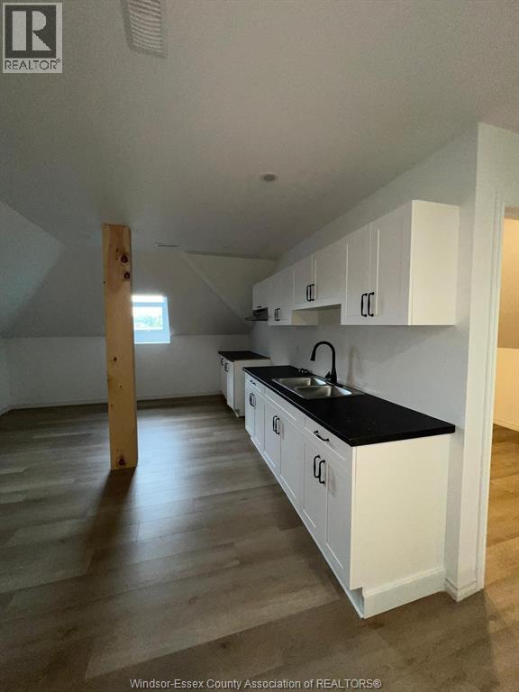 Unit 2 - 3203 PETER, Windsor 3