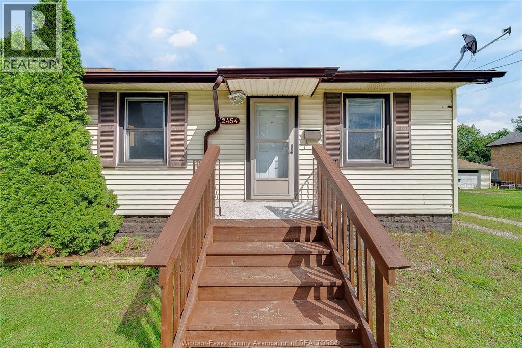 2454 JOS ST. LOUIS AVENUE, Windsor 3