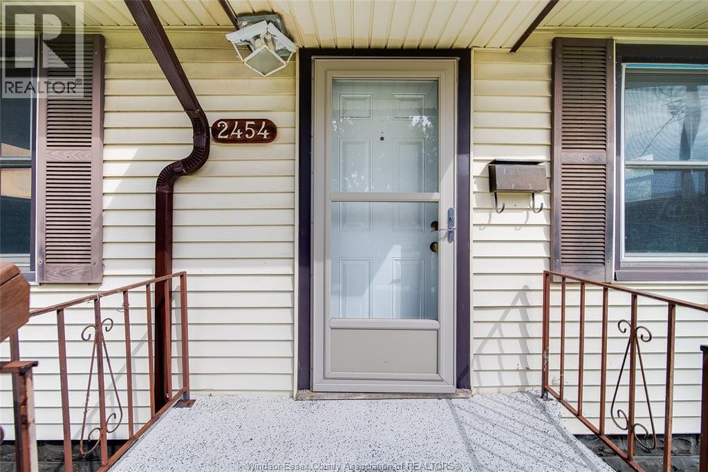 2454 JOS ST. LOUIS AVENUE, Windsor 4