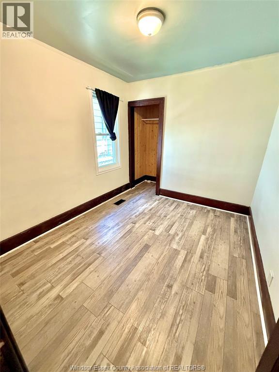 2244 HOWARD, Windsor 5