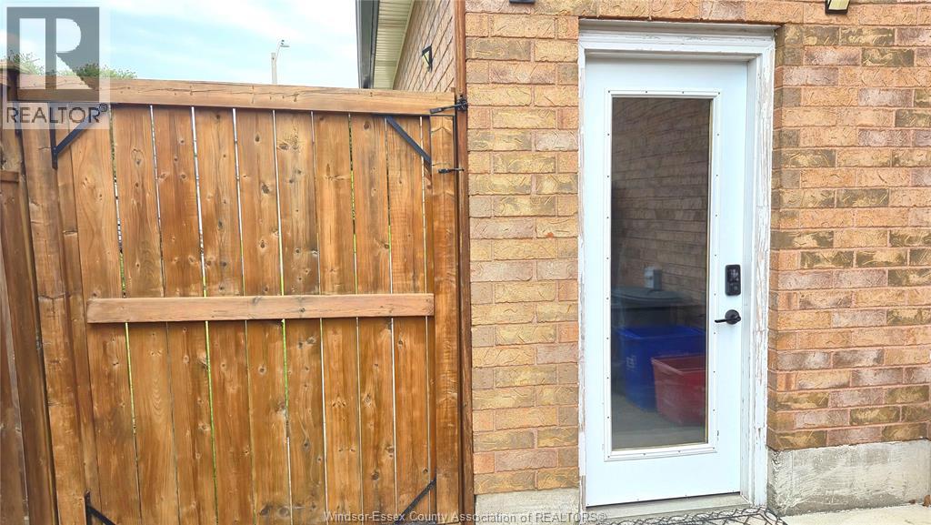 Unit LOWER - 265 GERALDINE CRESCENT, Windsor 2
