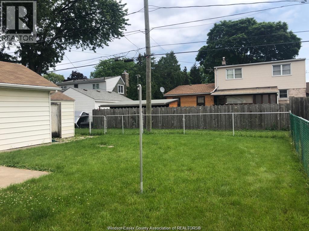 2550 Windermere, Windsor 3