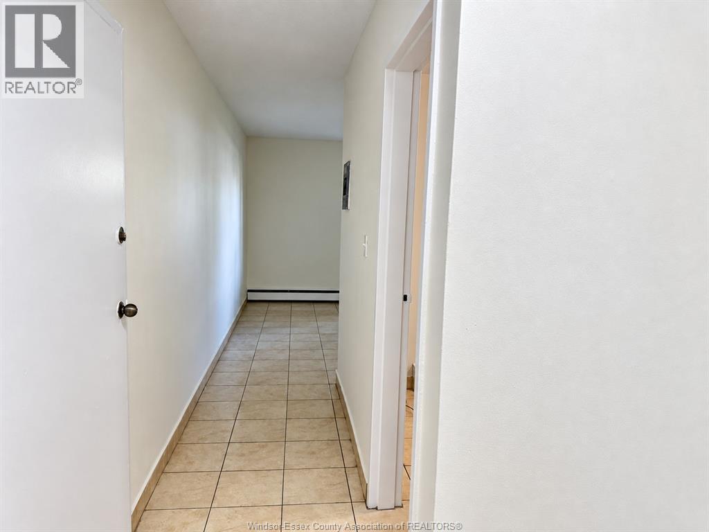Unit 105 - 2035 UNIVERSITY AVENUE West, Windsor 3