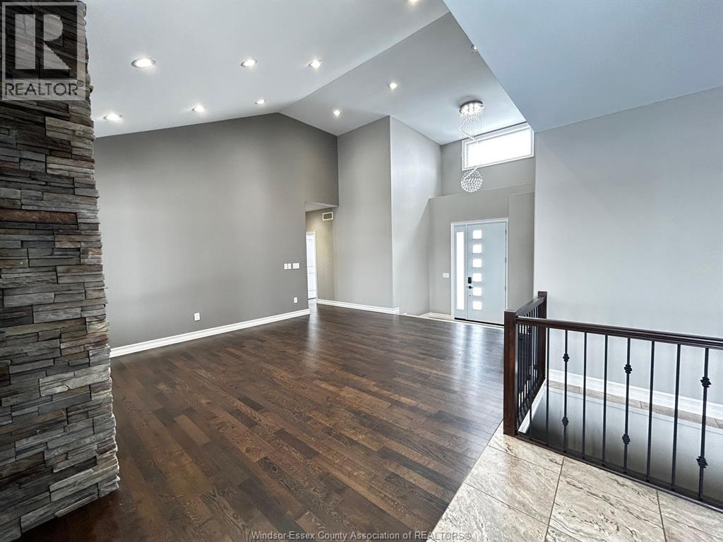 Unit UPPER - 2125 FOX RUN ROAD, Leamington 5