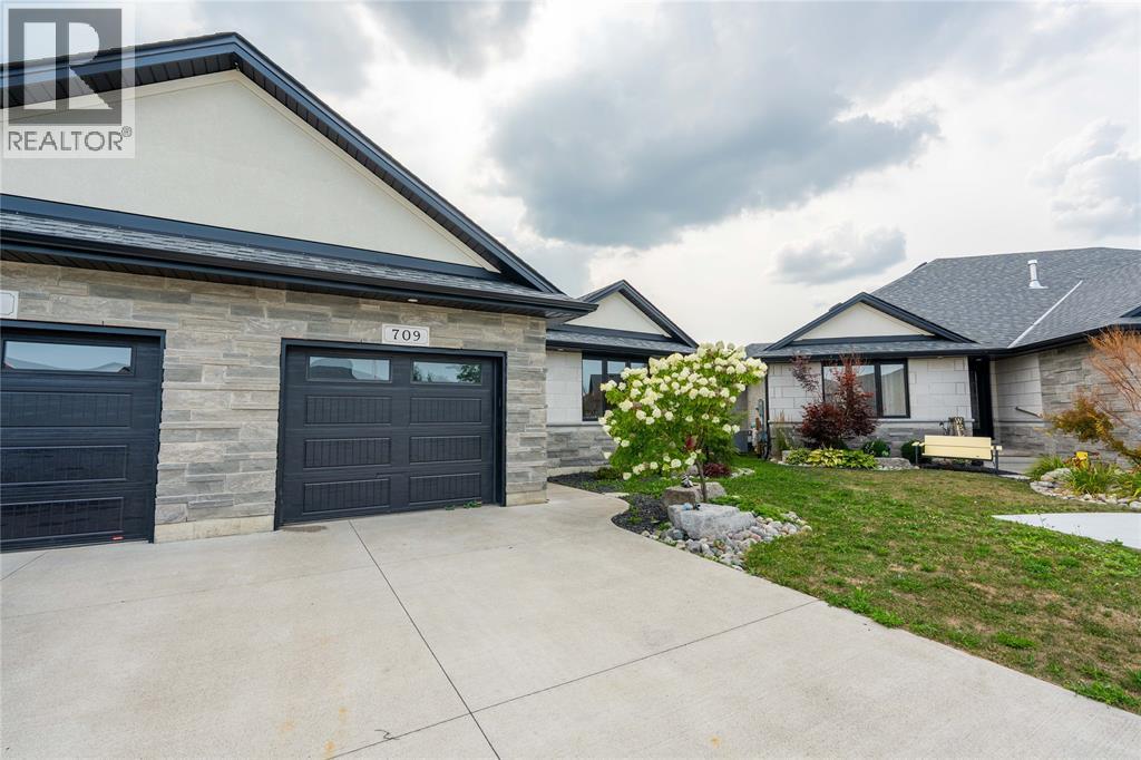 709 FERDINANDS CRESCENT, Sarnia 2