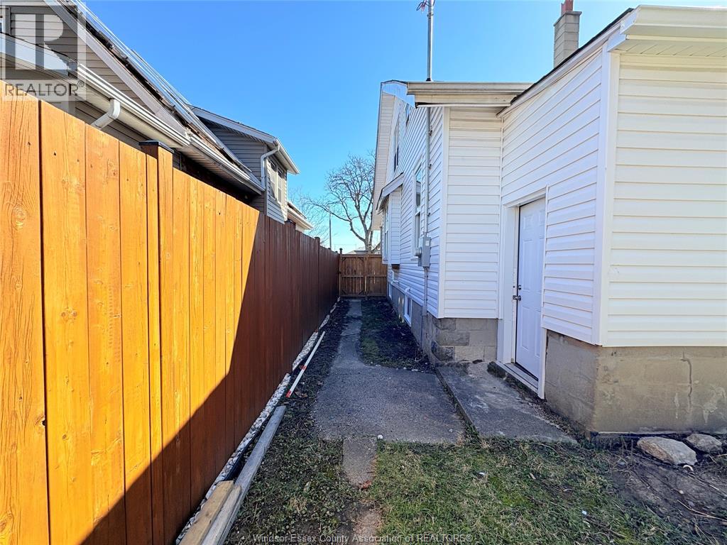 1489 WINDERMERE ROAD, Windsor 3
