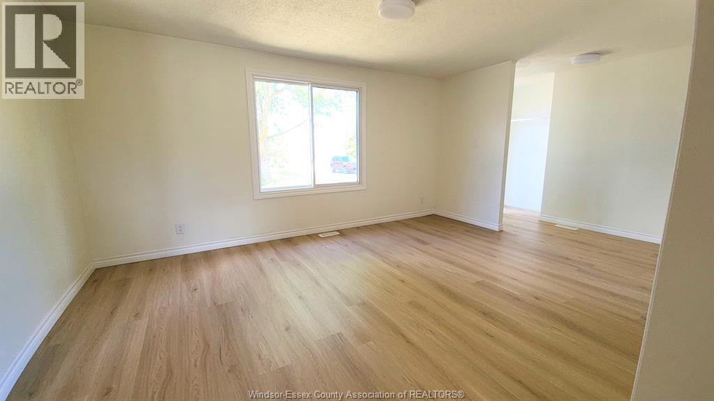 3425 CABANA (COUNTY RD 42), Windsor 5