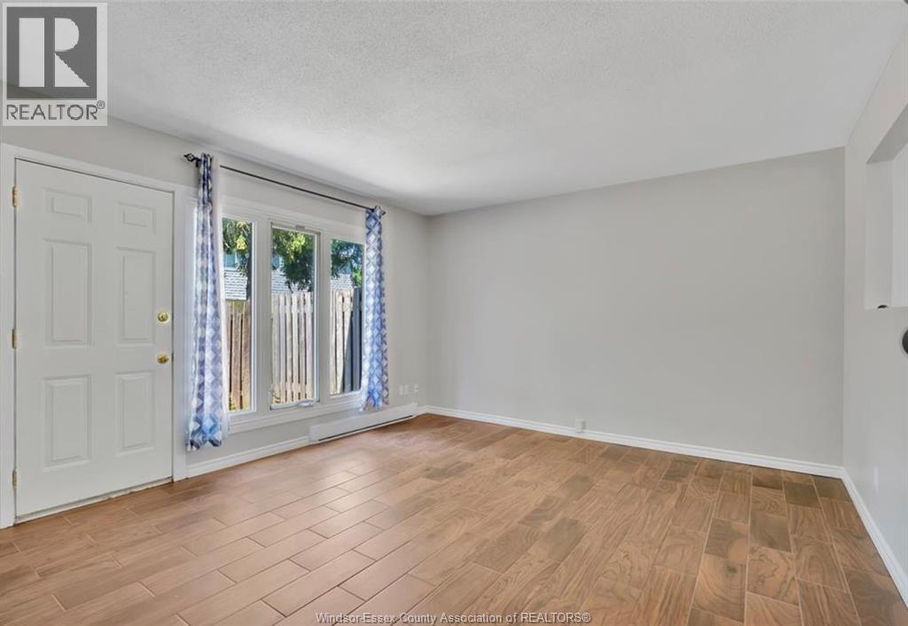 6732 Roseville Garden DRIVE, Windsor 3