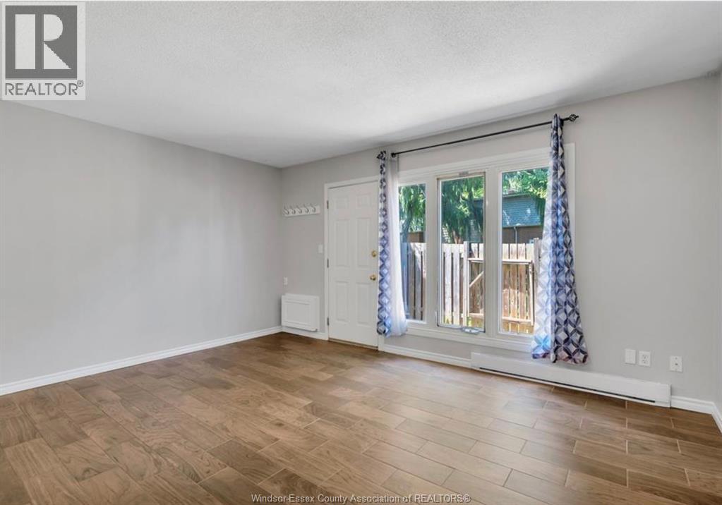 6732 Roseville Garden DRIVE, Windsor 4