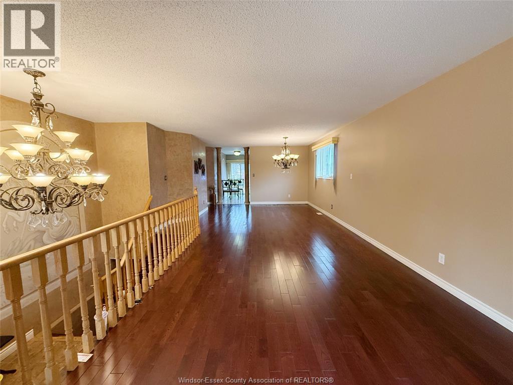 546 COMPTON COURT, Windsor 4